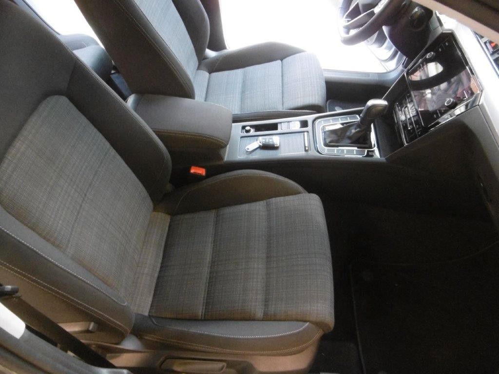 Fahrzeugabbildung Volkswagen Passat Variant 1.5 TSI  DSG NAVI LM AHK Komfort