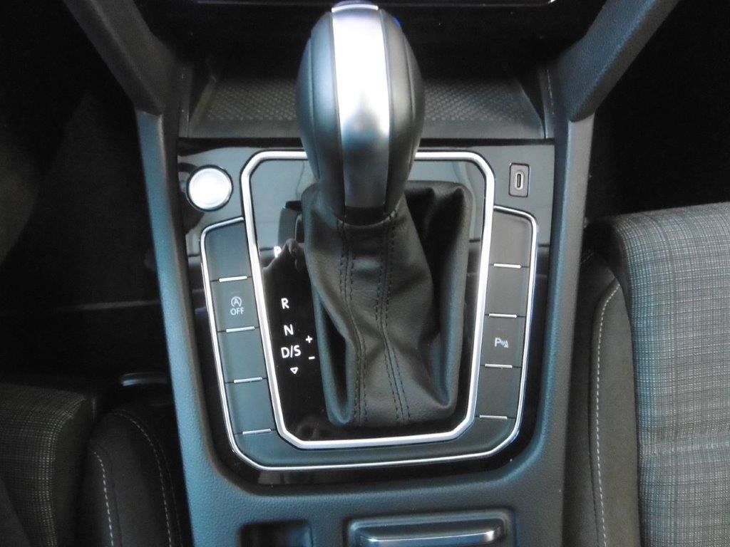 Fahrzeugabbildung Volkswagen Passat Variant 1.5 TSI  DSG NAVI LM AHK Komfort