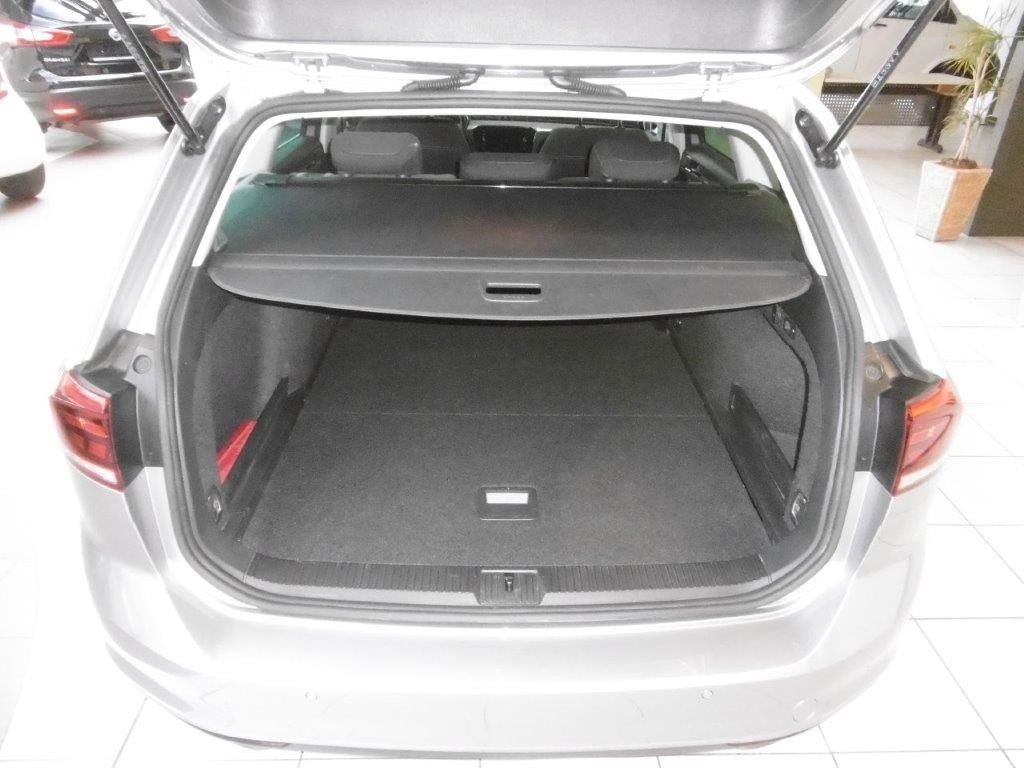 Fahrzeugabbildung Volkswagen Passat Variant 1.5 TSI  DSG NAVI LM AHK Komfort