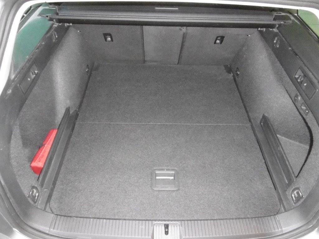Fahrzeugabbildung Volkswagen Passat Variant 1.5 TSI  DSG NAVI LM AHK Komfort