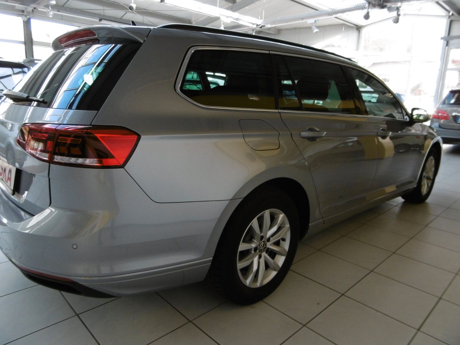 Fahrzeugabbildung Volkswagen Passat Variant 1.5 TSI  DSG NAVI LM AHK Komfort