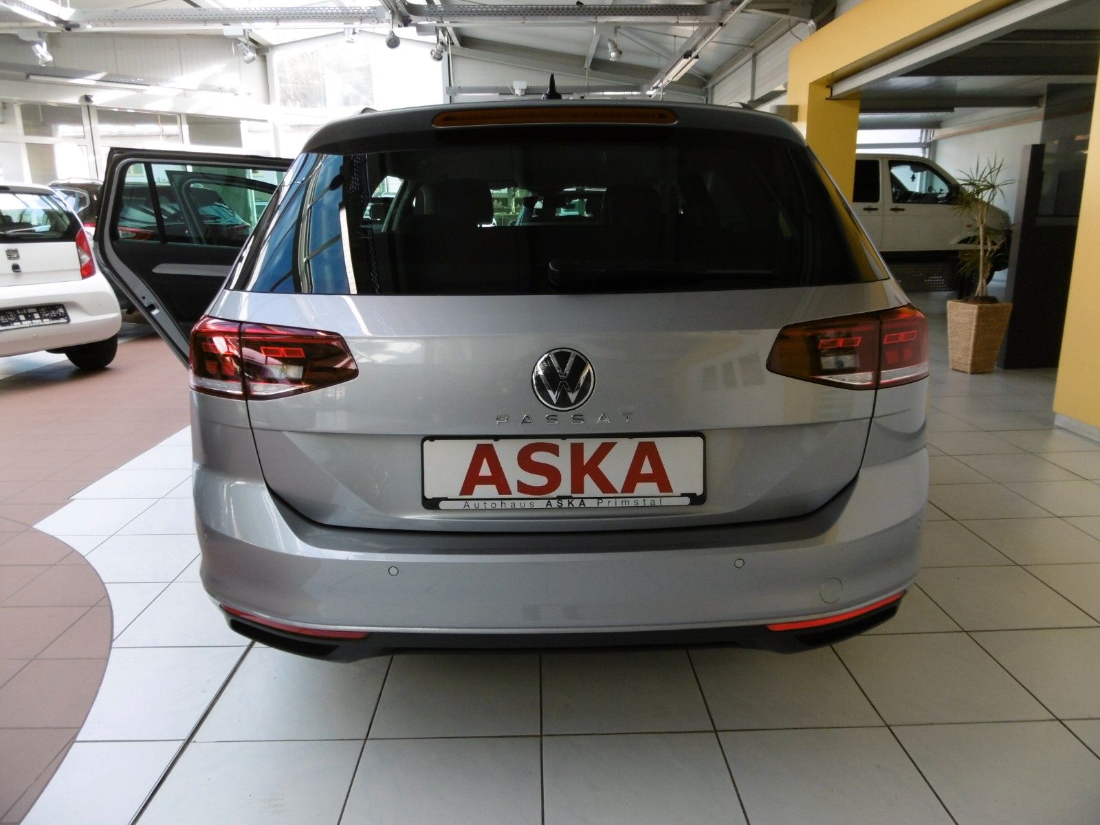 Fahrzeugabbildung Volkswagen Passat Variant 1.5 TSI  DSG NAVI LM AHK Komfort