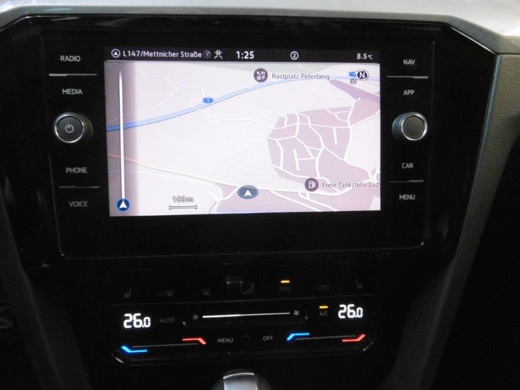 Fahrzeugabbildung Volkswagen Passat Variant 1.5 TSI  DSG NAVI LM AHK Komfort