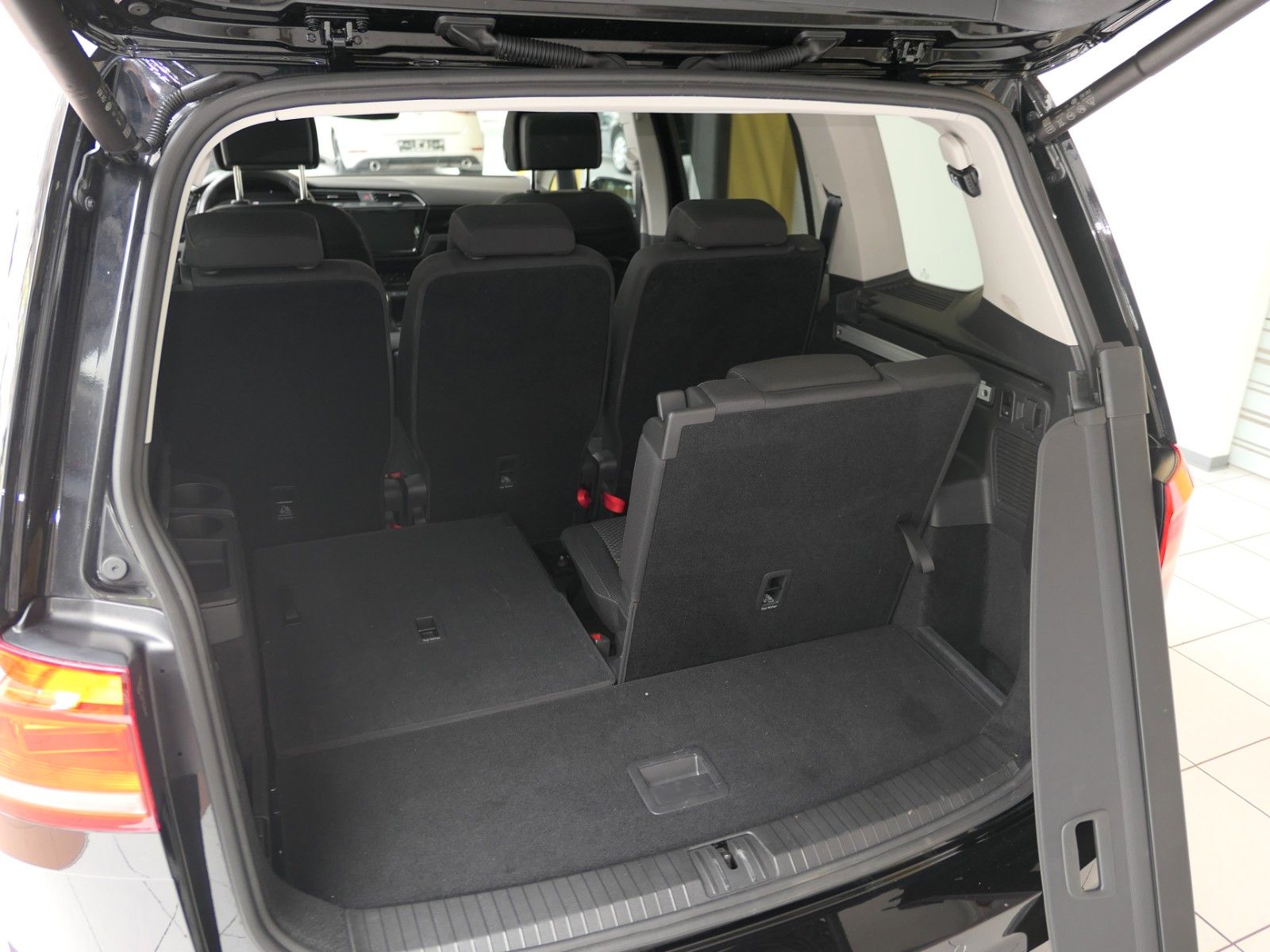 Fahrzeugabbildung Volkswagen Touran TDI*DSG*ACC*Standheiz.*AHK*DYNAUDIO*Panor
