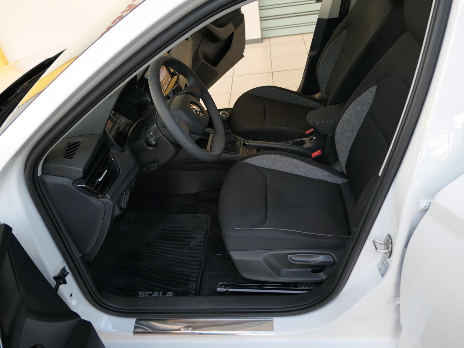 Fahrzeugabbildung SKODA Scala Kombi "Cool Plus" TSI*Smartlink*PDC*HU neu