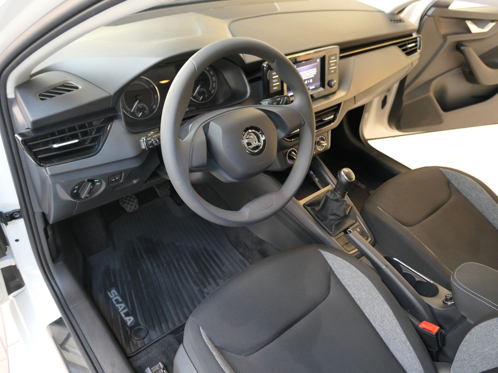 Fahrzeugabbildung SKODA Scala Kombi "Cool Plus" TSI*Smartlink*PDC*HU neu