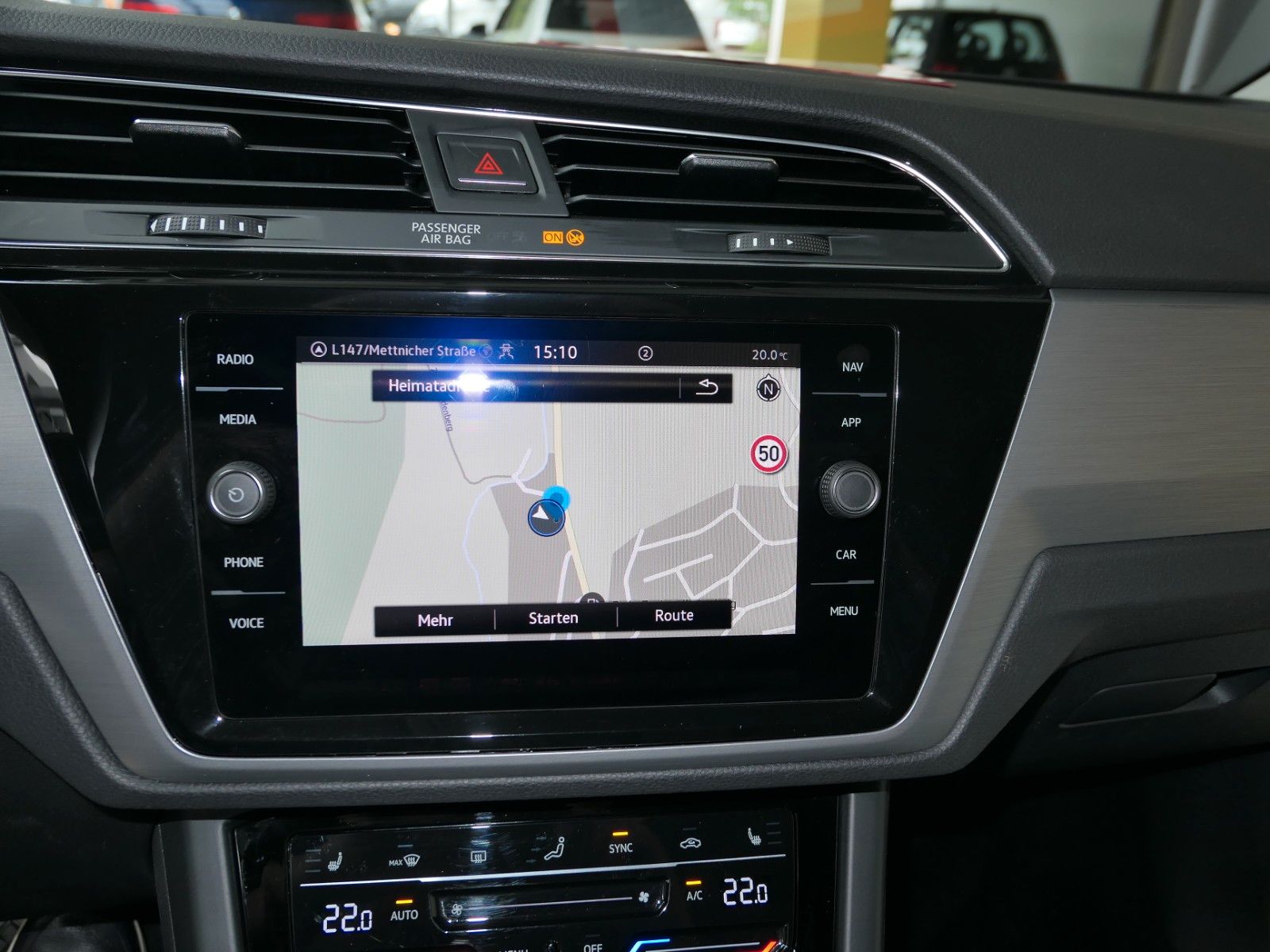 Fahrzeugabbildung Volkswagen Touran 1.5 TSI DSG*LM*NAVI*7 Sitze*DAB*AHK*ACC