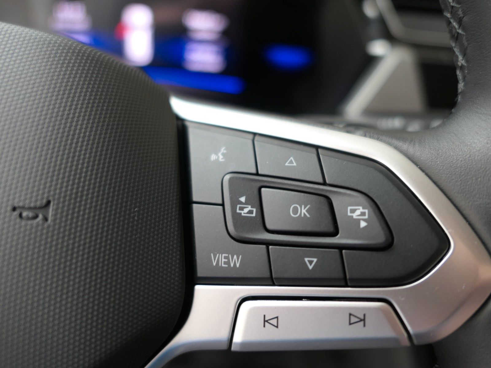 Fahrzeugabbildung Volkswagen Touran 1.5 TSI DSG*LM*NAVI*7 Sitze*DAB*AHK*ACC