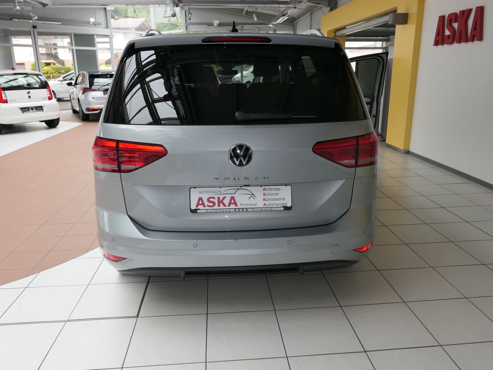 Fahrzeugabbildung Volkswagen Touran 1.5 TSI DSG*LM*NAVI*7 Sitze*DAB*AHK*ACC