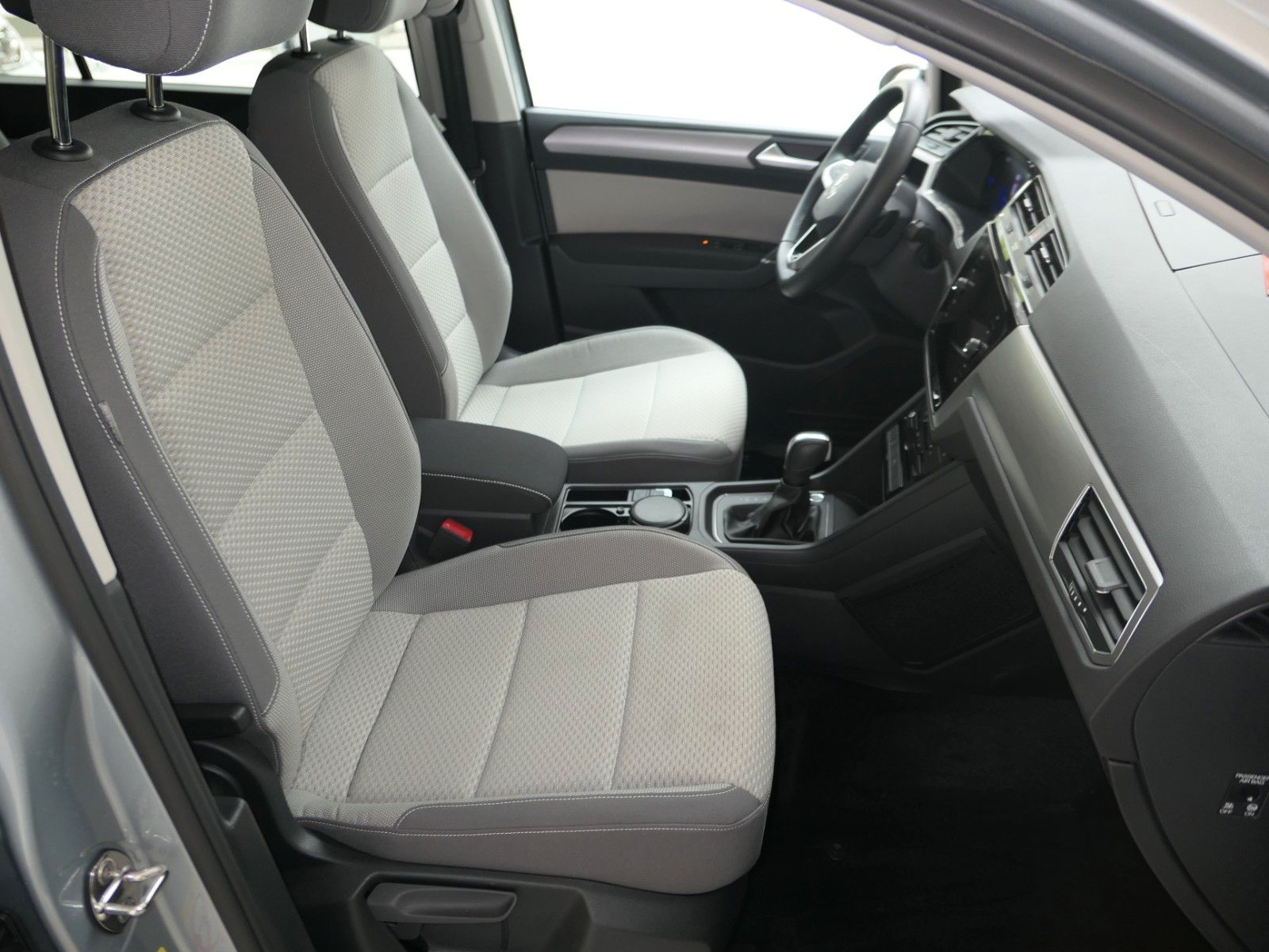 Fahrzeugabbildung Volkswagen Touran 1.5 TSI DSG*LM*NAVI*7 Sitze*DAB*AHK*ACC