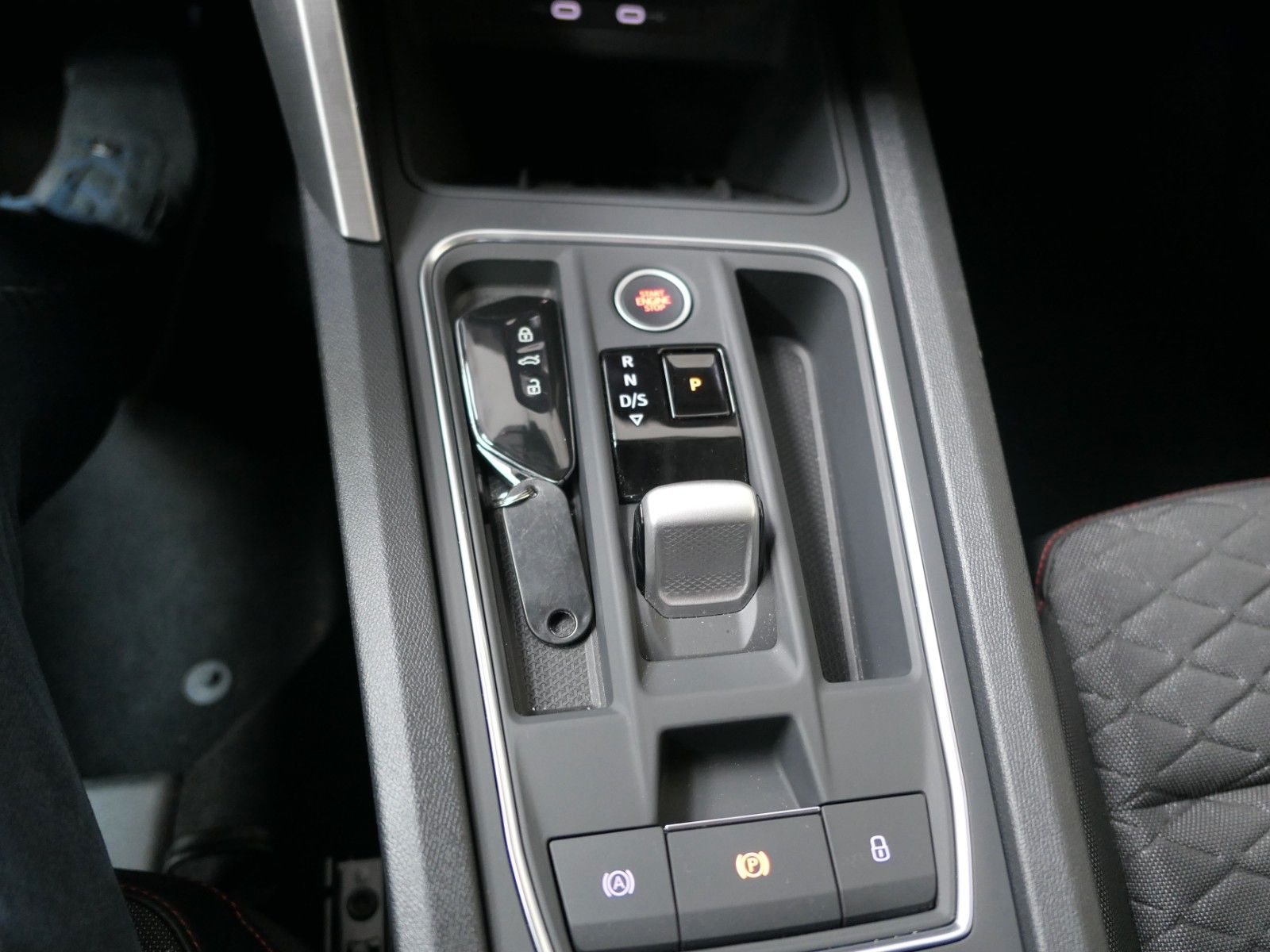 Fahrzeugabbildung SEAT Leon Sportstourer 1.5 eTSI*DSG*NAVI*ACC*FullLink