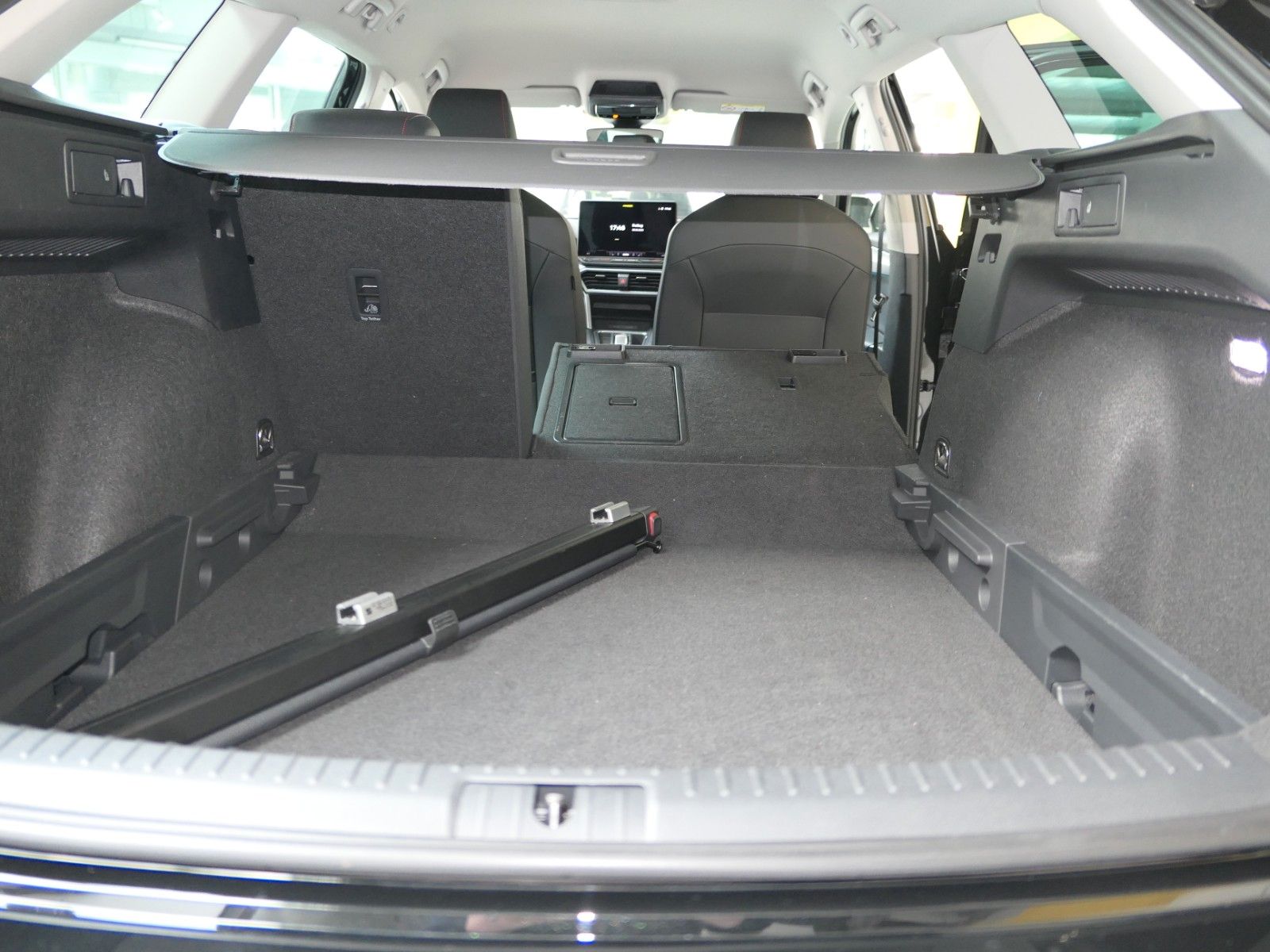 Fahrzeugabbildung SEAT Leon Sportstourer 1.5 eTSI*DSG*NAVI*ACC*FullLink