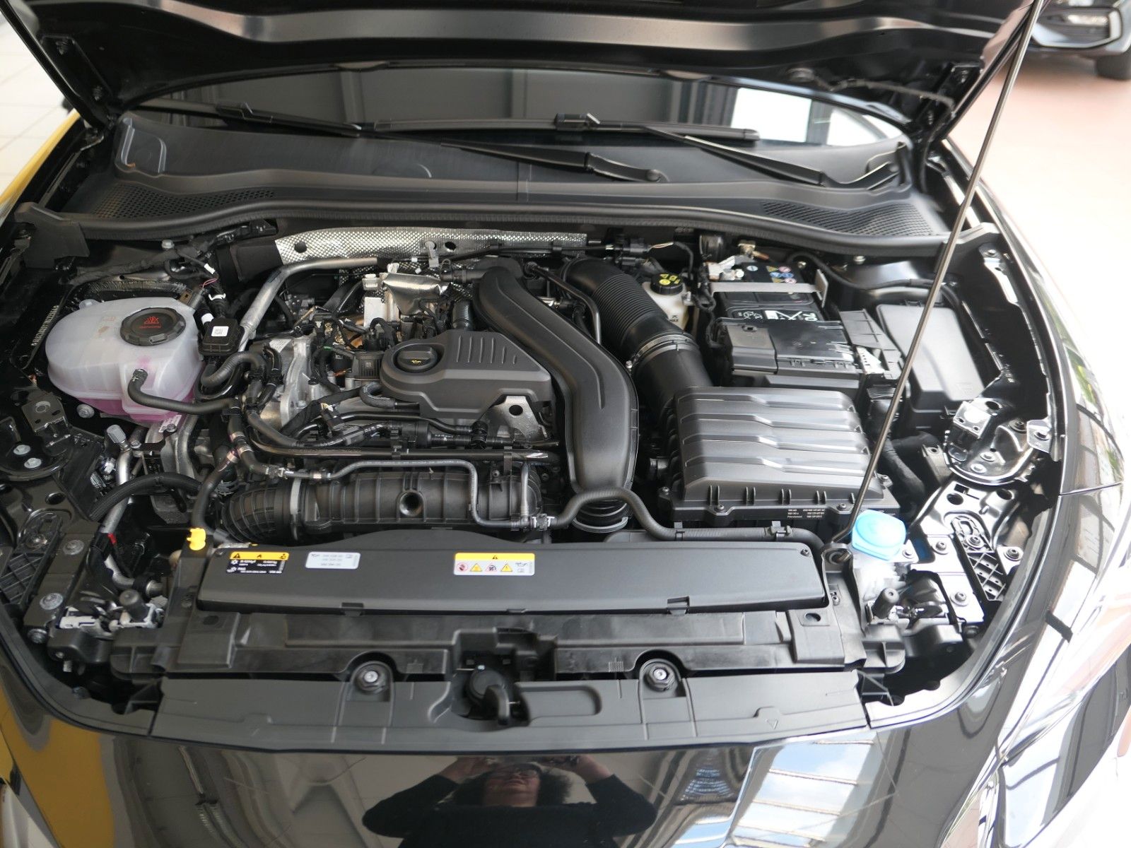 Fahrzeugabbildung SEAT Leon Sportstourer 1.5 eTSI*DSG*NAVI*ACC*FullLink