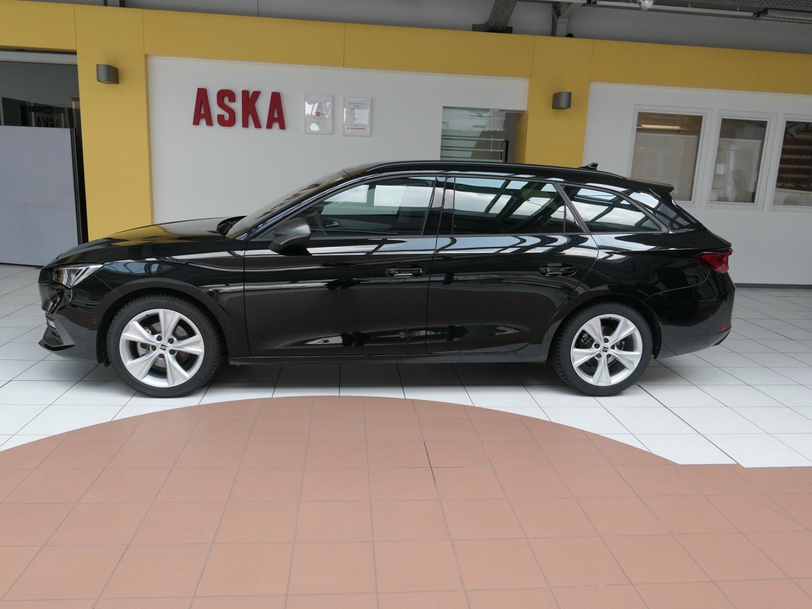 Fahrzeugabbildung SEAT Leon Sportstourer 1.5 eTSI*DSG*NAVI*ACC*FullLink