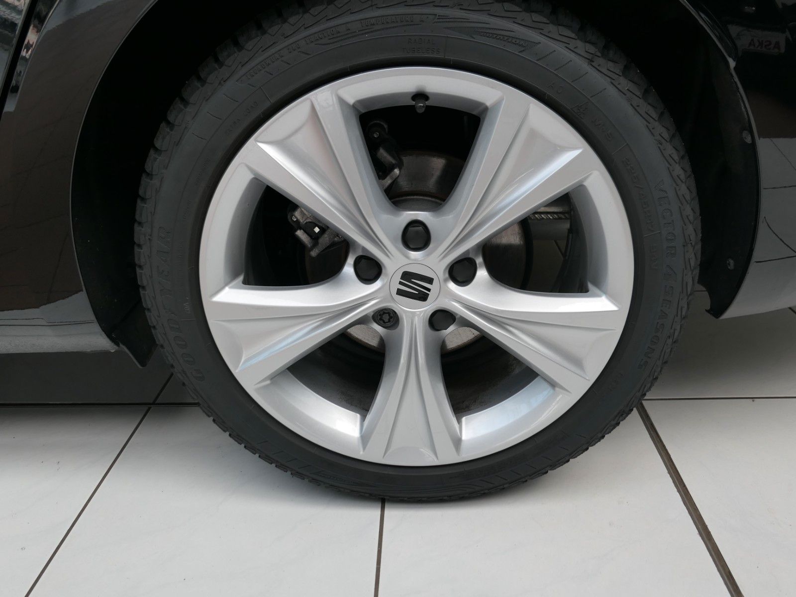 Fahrzeugabbildung SEAT Leon Sportstourer 1.5 eTSI*DSG*NAVI*ACC*FullLink