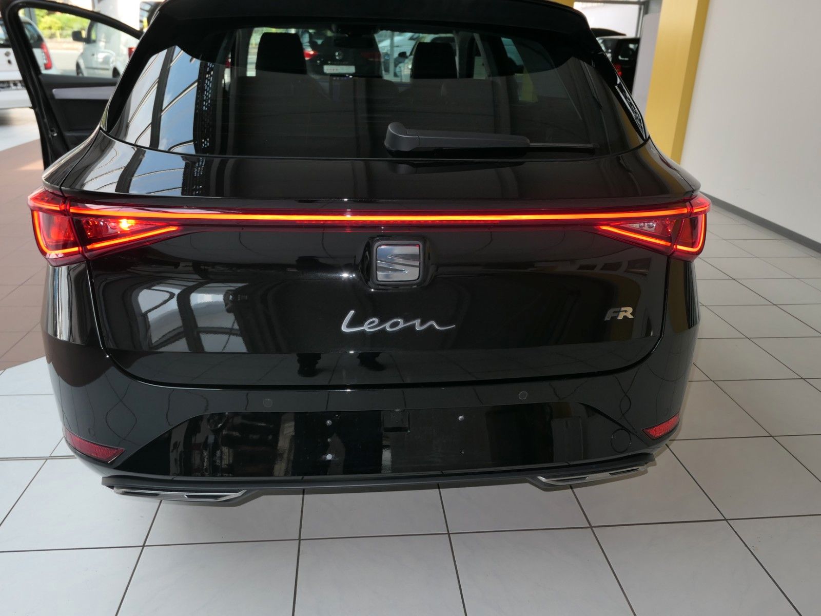 Fahrzeugabbildung SEAT Leon Sportstourer 1.5 eTSI*DSG*NAVI*ACC*FullLink