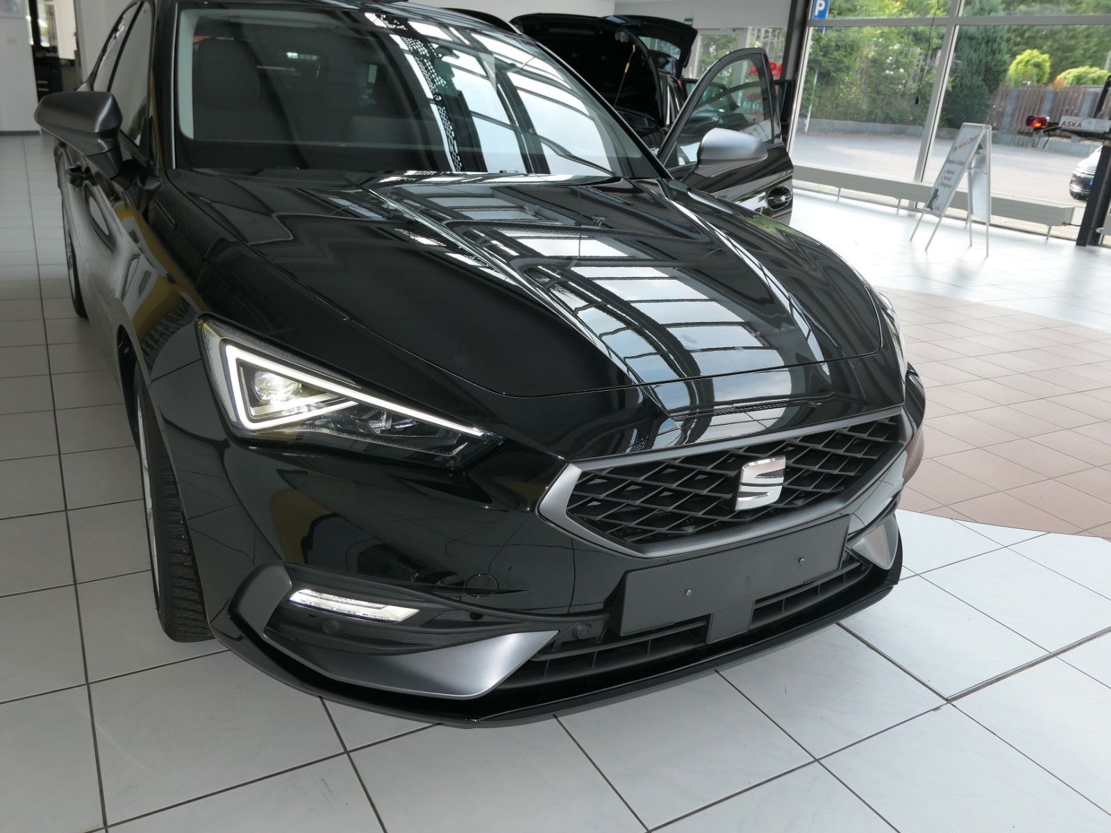 Fahrzeugabbildung SEAT Leon Sportstourer 1.5 eTSI*DSG*NAVI*ACC*FullLink