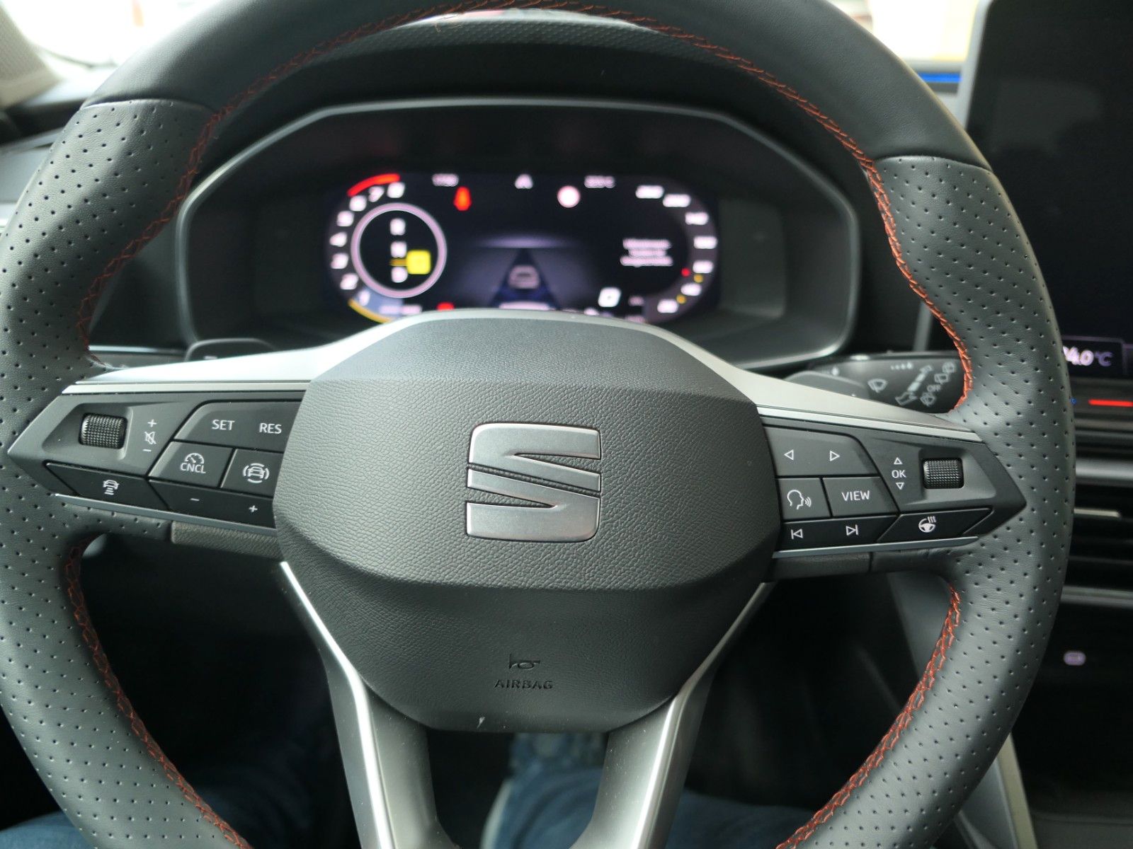 Fahrzeugabbildung SEAT Leon Sportstourer 1.5 eTSI*DSG*NAVI*ACC*FullLink