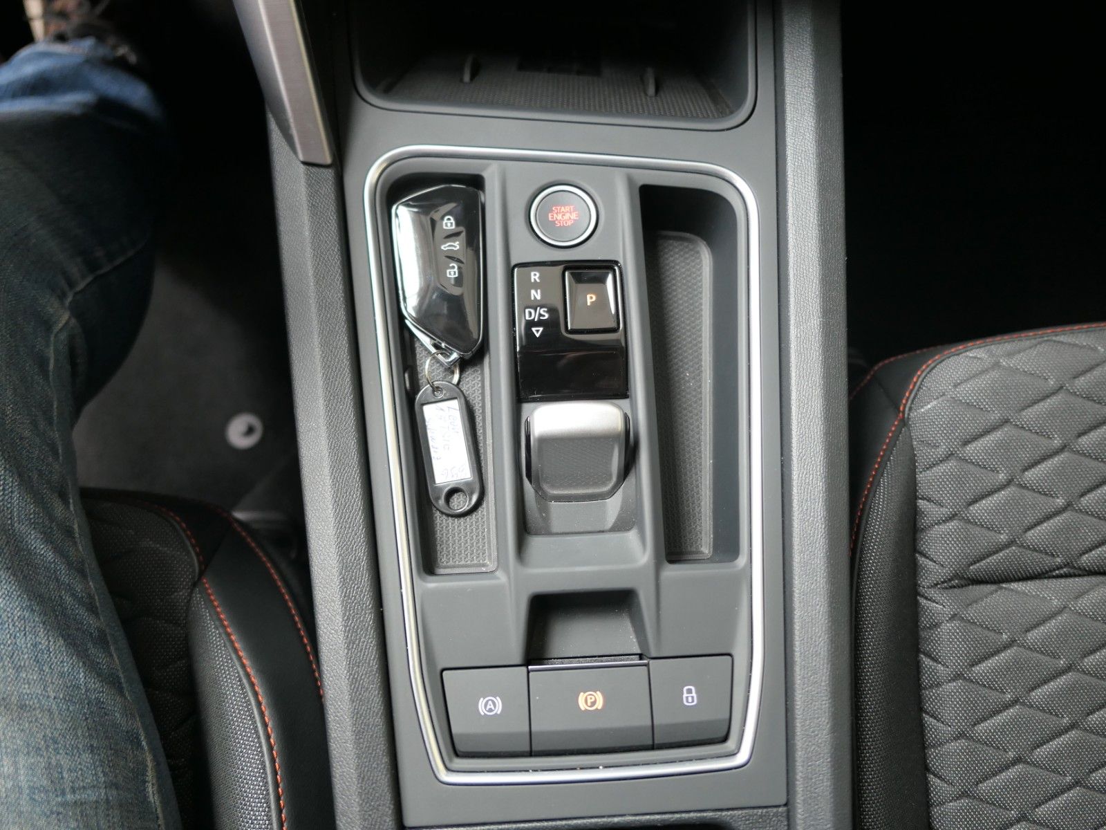 Fahrzeugabbildung SEAT Leon FR 1.5 eTSI*DSG*ACC*NAVI*FullLink*Travelass