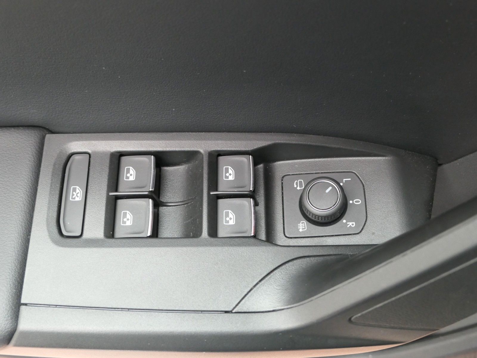 Fahrzeugabbildung SEAT Leon FR 1.5 eTSI*DSG*ACC*NAVI*FullLink*Travelass