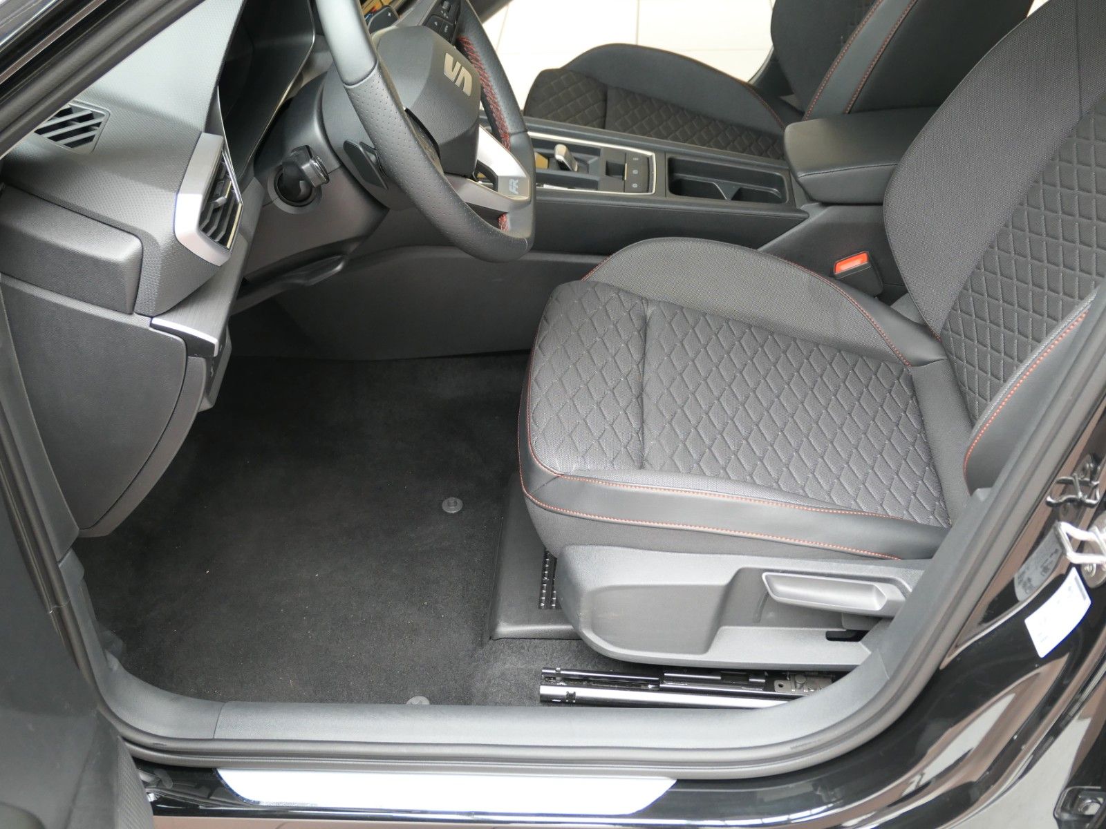 Fahrzeugabbildung SEAT Leon FR 1.5 eTSI*DSG*ACC*NAVI*FullLink*Travelass