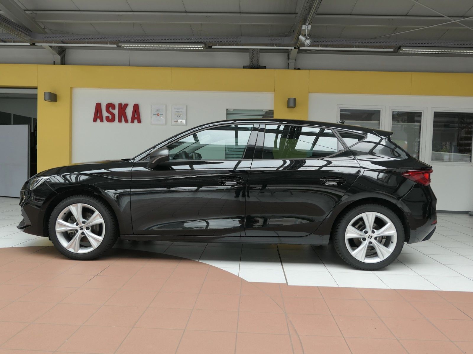 Fahrzeugabbildung SEAT Leon FR 1.5 eTSI*DSG*ACC*NAVI*FullLink*Travelass