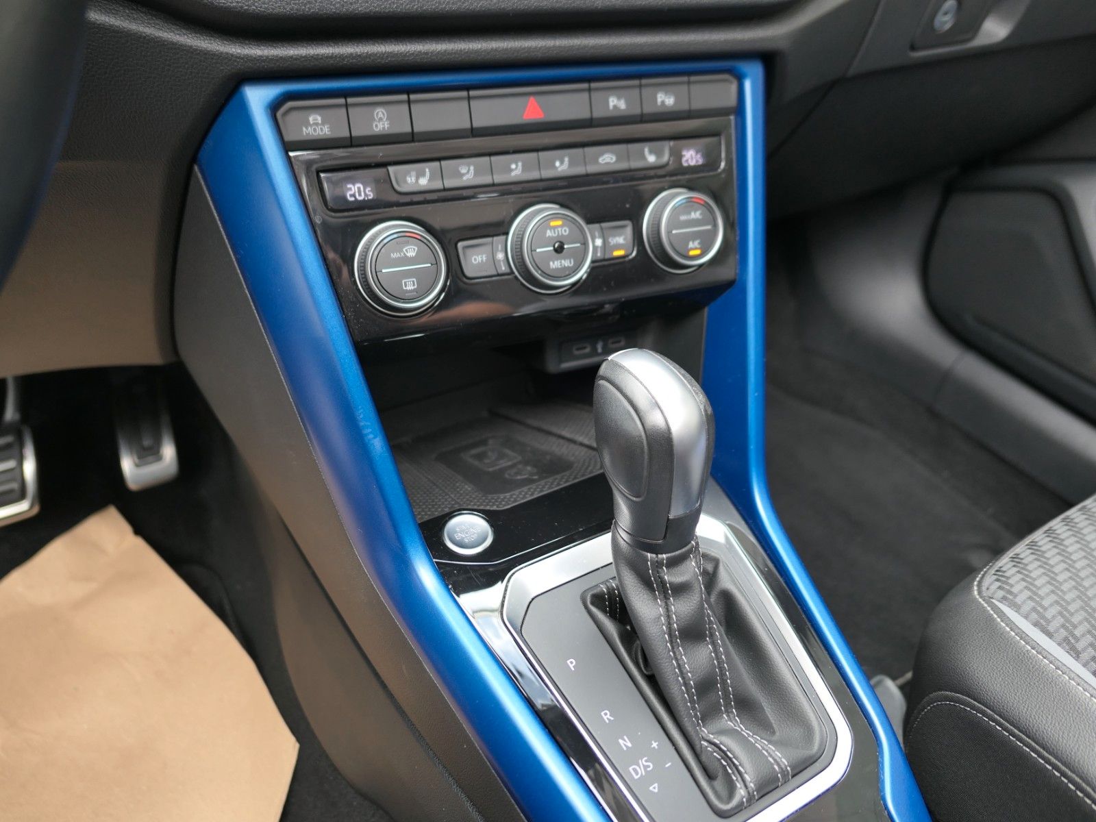 Fahrzeugabbildung Volkswagen Cabrio 1.5TSI  R-Line*Navi*Sportfahrwerk*ACC*RFK
