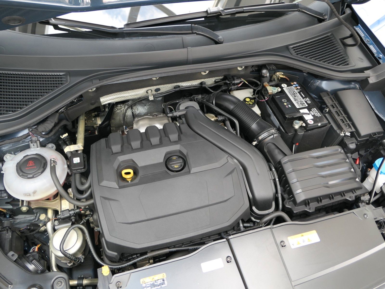 Fahrzeugabbildung Volkswagen Cabrio 1.5TSI  R-Line*Navi*Sportfahrwerk*ACC*RFK