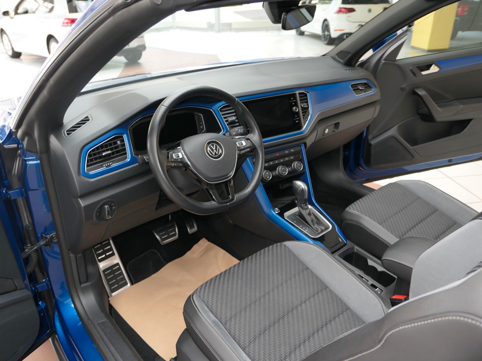 Fahrzeugabbildung Volkswagen Cabrio 1.5TSI  R-Line*Navi*Sportfahrwerk*ACC*RFK