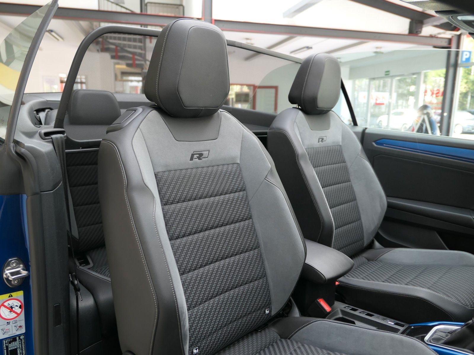 Fahrzeugabbildung Volkswagen Cabrio 1.5TSI  R-Line*Navi*Sportfahrwerk*ACC*RFK