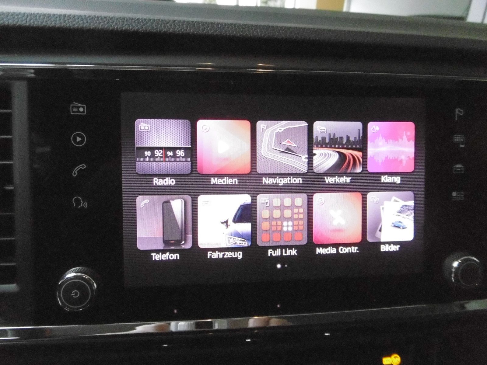 Fahrzeugabbildung SEAT Ateca Style LM * NAVI*  BeatsAudio Soundsy*