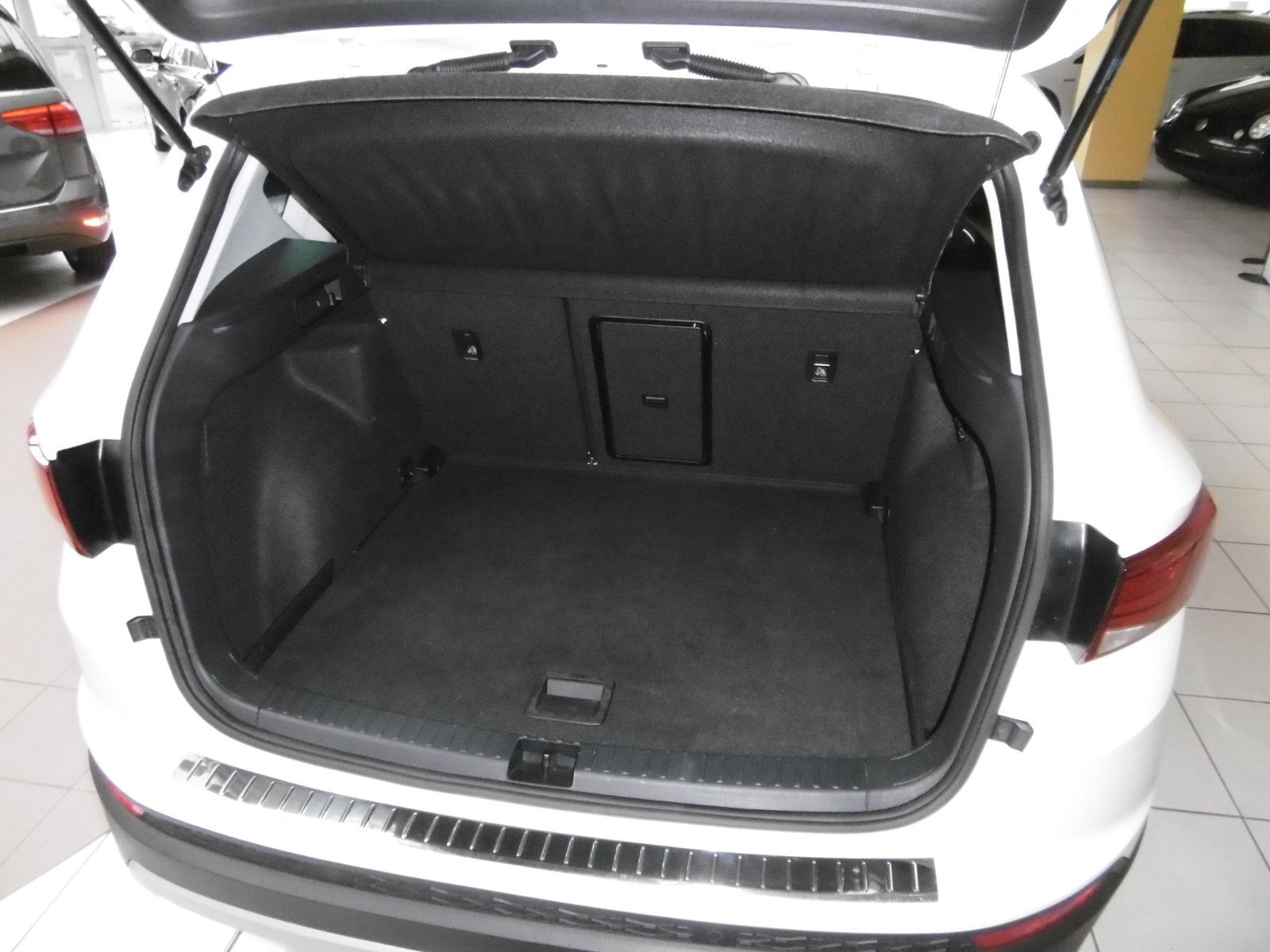 Fahrzeugabbildung SEAT Ateca Style LM * NAVI*  BeatsAudio Soundsy*