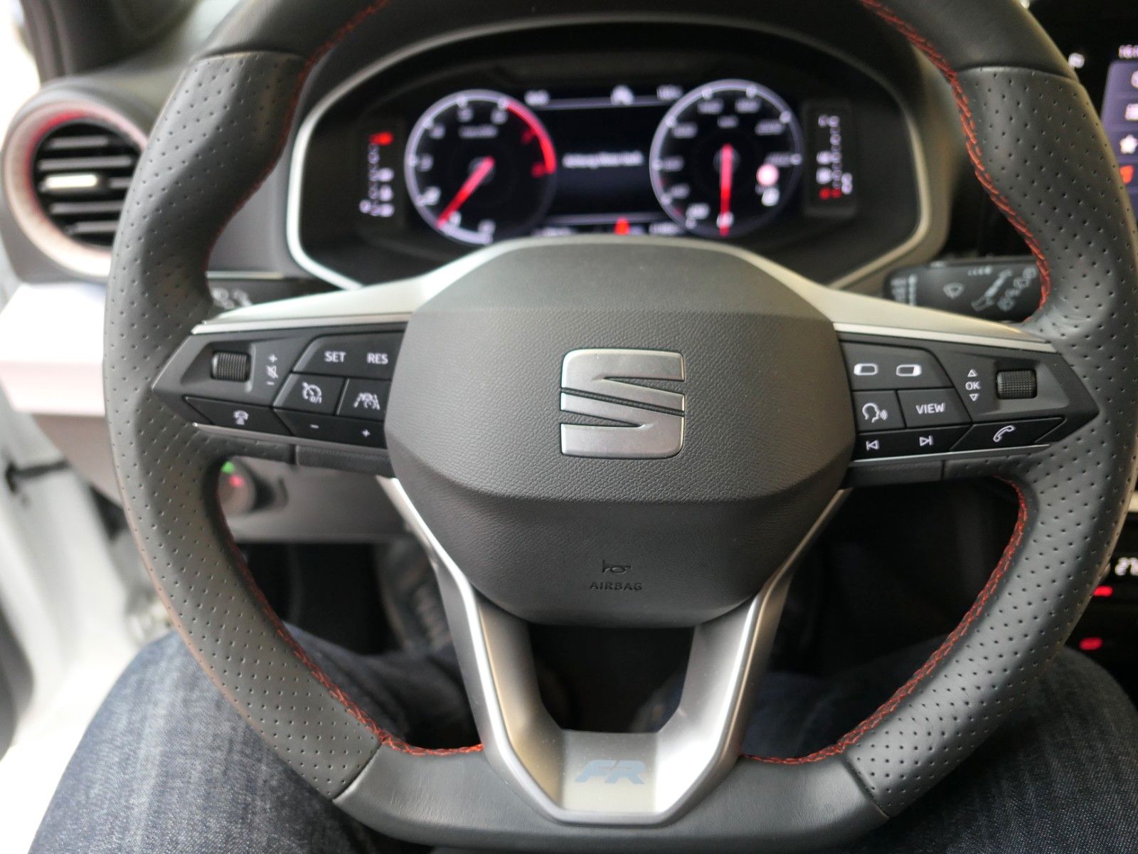 Fahrzeugabbildung SEAT Ibiza FR-Line*Navi*LM*dig.Cockpit*Rückfahrkamera