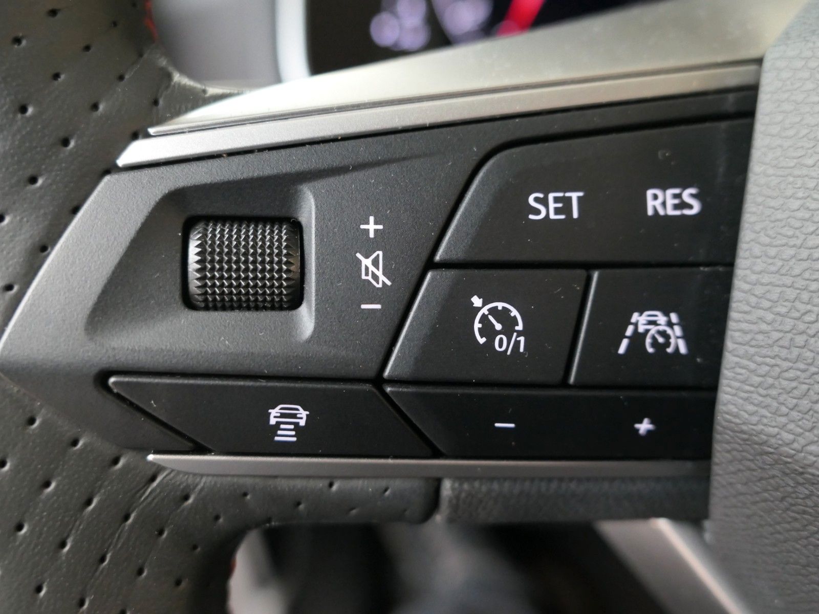 Fahrzeugabbildung SEAT Ibiza FR-Line*Navi*LM*dig.Cockpit*Rückfahrkamera