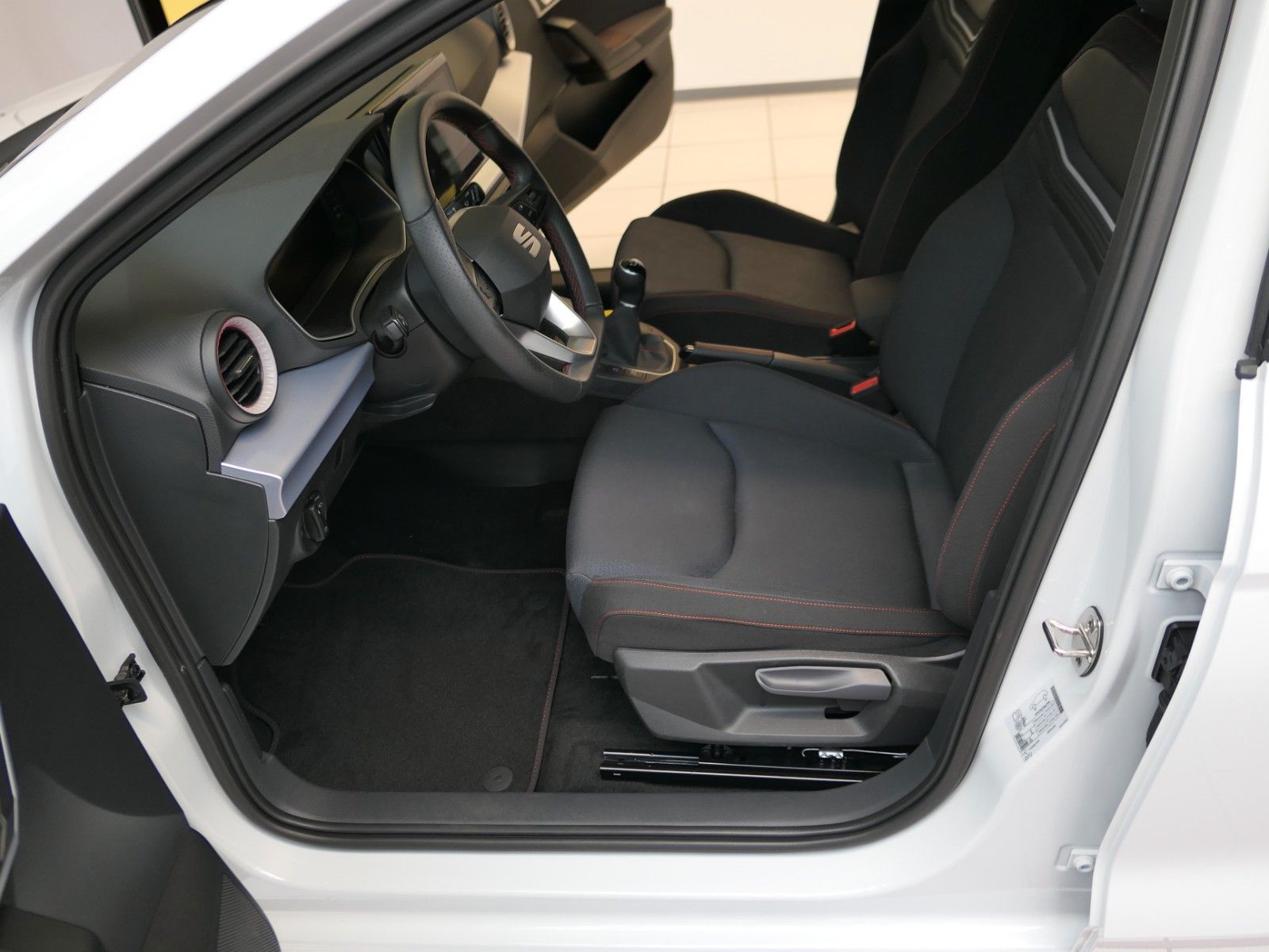 Fahrzeugabbildung SEAT Ibiza FR-Line*Navi*LM*dig.Cockpit*Rückfahrkamera