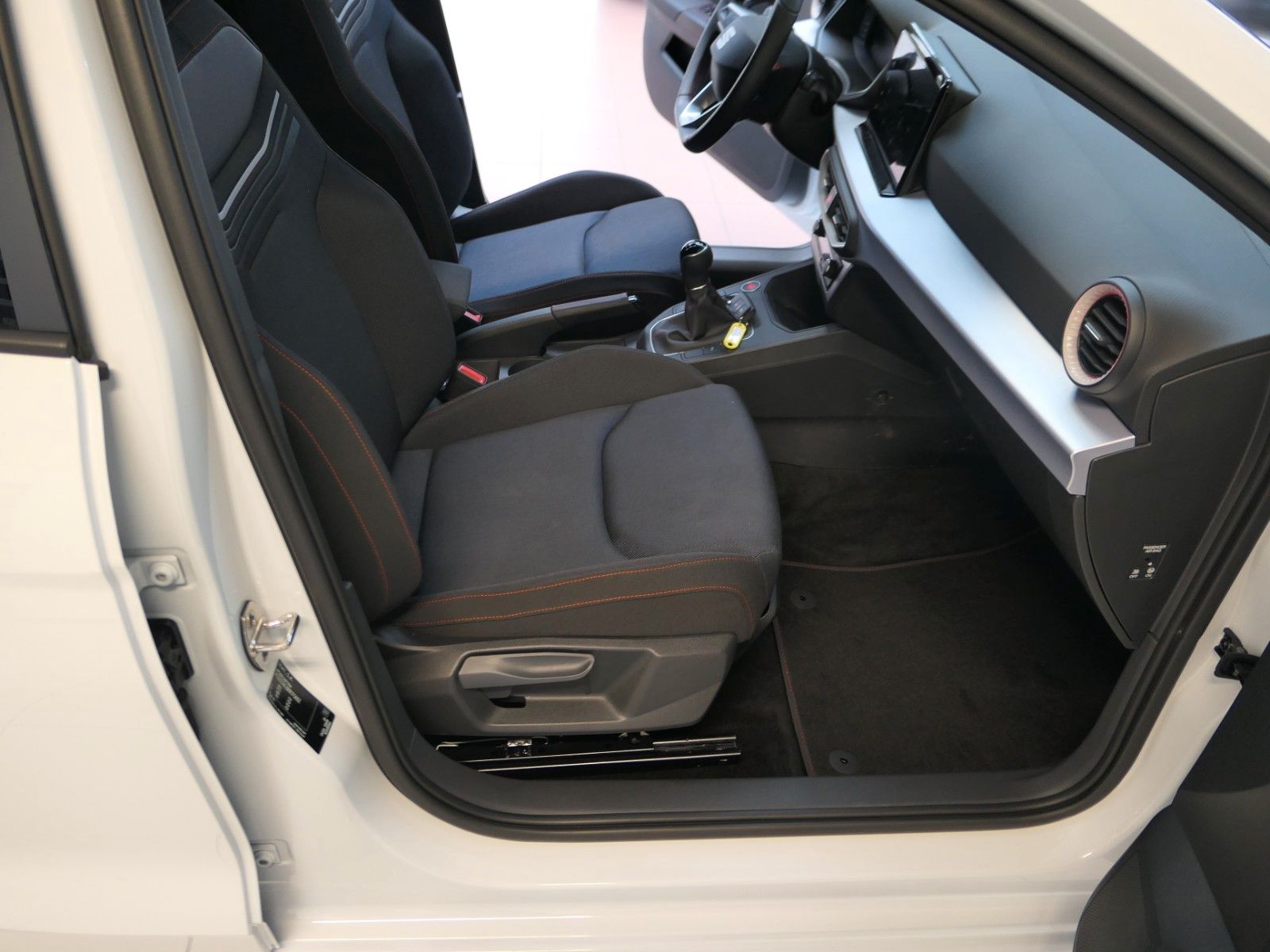 Fahrzeugabbildung SEAT Ibiza FR-Line*Navi*LM*dig.Cockpit*Rückfahrkamera