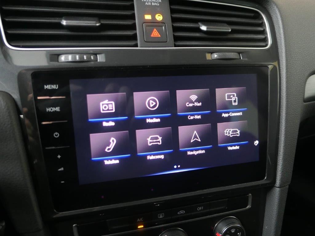 Fahrzeugabbildung Volkswagen Golf Variant 1.5 TSI DSG ACC Navi  DYNAUDIO