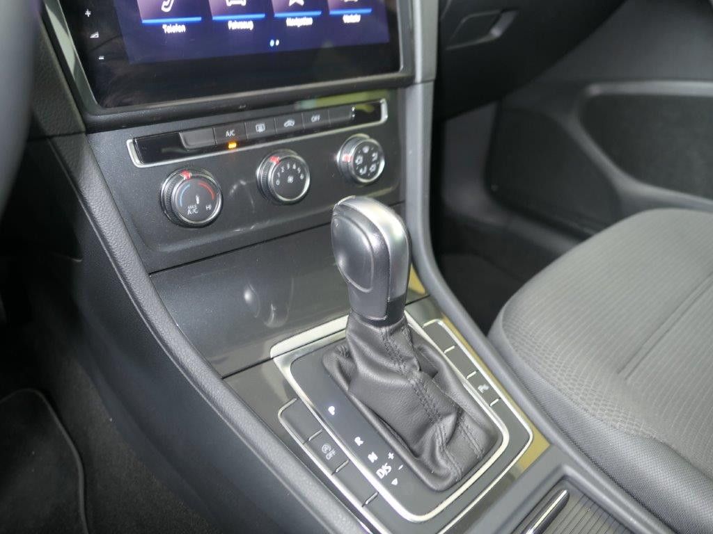 Fahrzeugabbildung Volkswagen Golf Variant 1.5 TSI DSG ACC Navi  DYNAUDIO