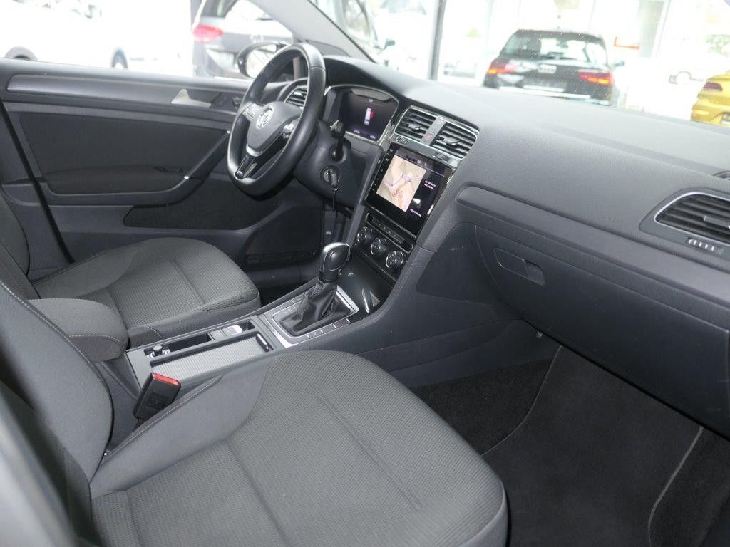 Fahrzeugabbildung Volkswagen Golf Variant 1.5 TSI DSG ACC Navi  DYNAUDIO