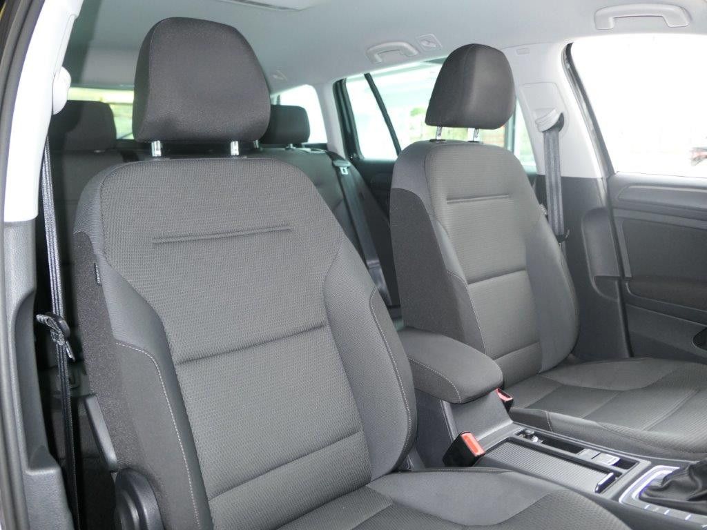 Fahrzeugabbildung Volkswagen Golf Variant 1.5 TSI DSG ACC Navi  DYNAUDIO