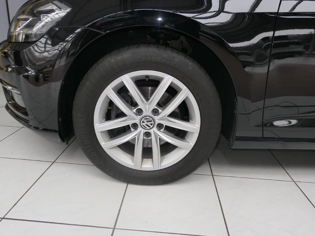 Fahrzeugabbildung Volkswagen Golf Variant 1.5 TSI DSG ACC Navi  DYNAUDIO