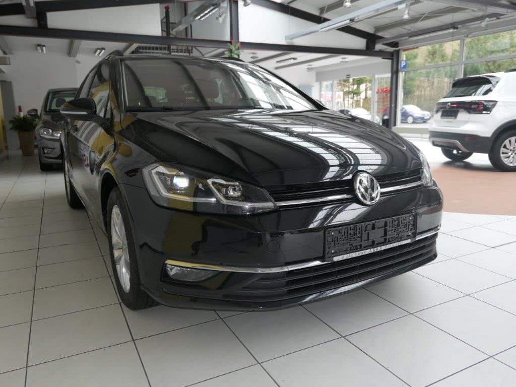 Fahrzeugabbildung Volkswagen Golf Variant 1.5 TSI DSG ACC Navi  DYNAUDIO