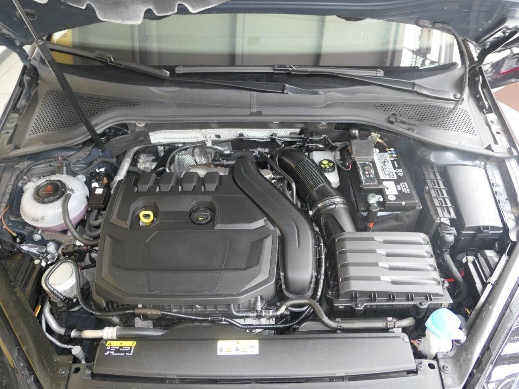 Fahrzeugabbildung Volkswagen Golf Variant 1.5 TSI DSG ACC Navi  DYNAUDIO
