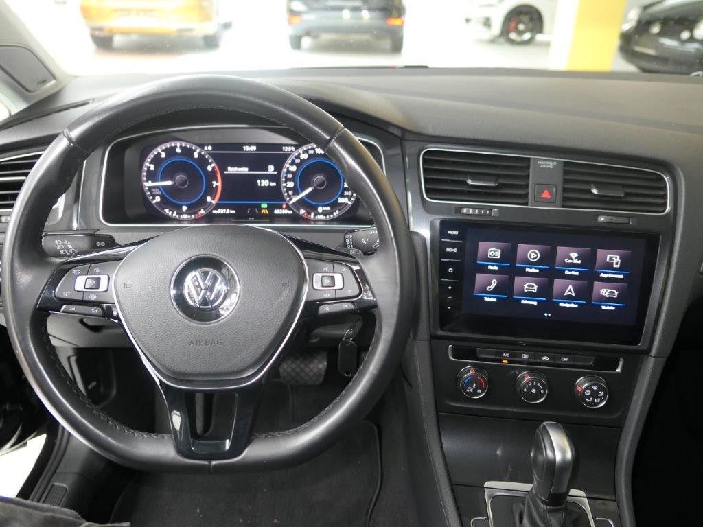 Fahrzeugabbildung Volkswagen Golf Variant 1.5 TSI DSG ACC Navi  DYNAUDIO