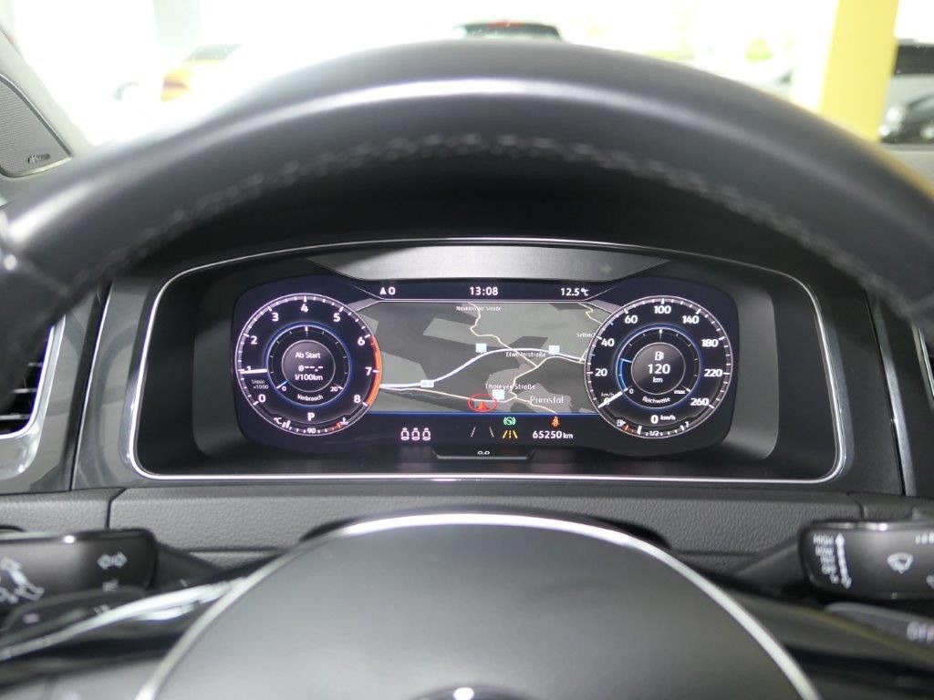 Fahrzeugabbildung Volkswagen Golf Variant 1.5 TSI DSG ACC Navi  DYNAUDIO