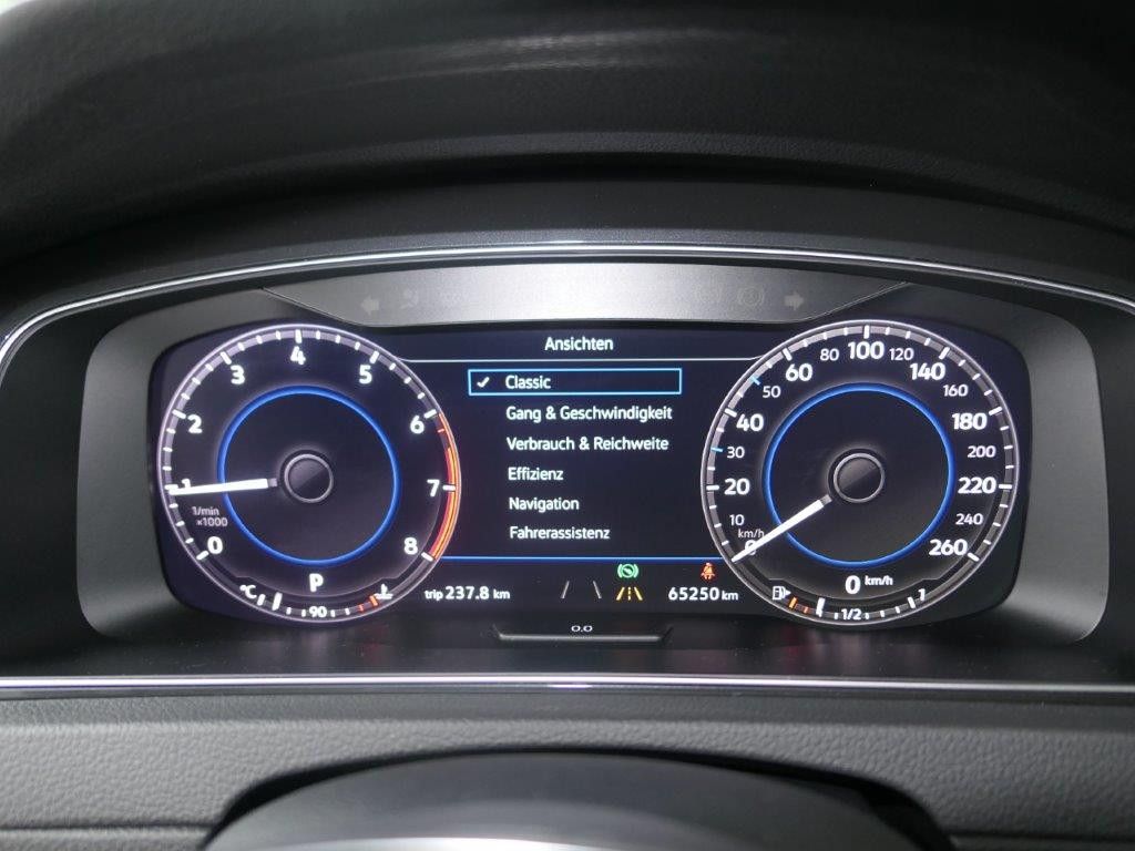 Fahrzeugabbildung Volkswagen Golf Variant 1.5 TSI DSG ACC Navi  DYNAUDIO