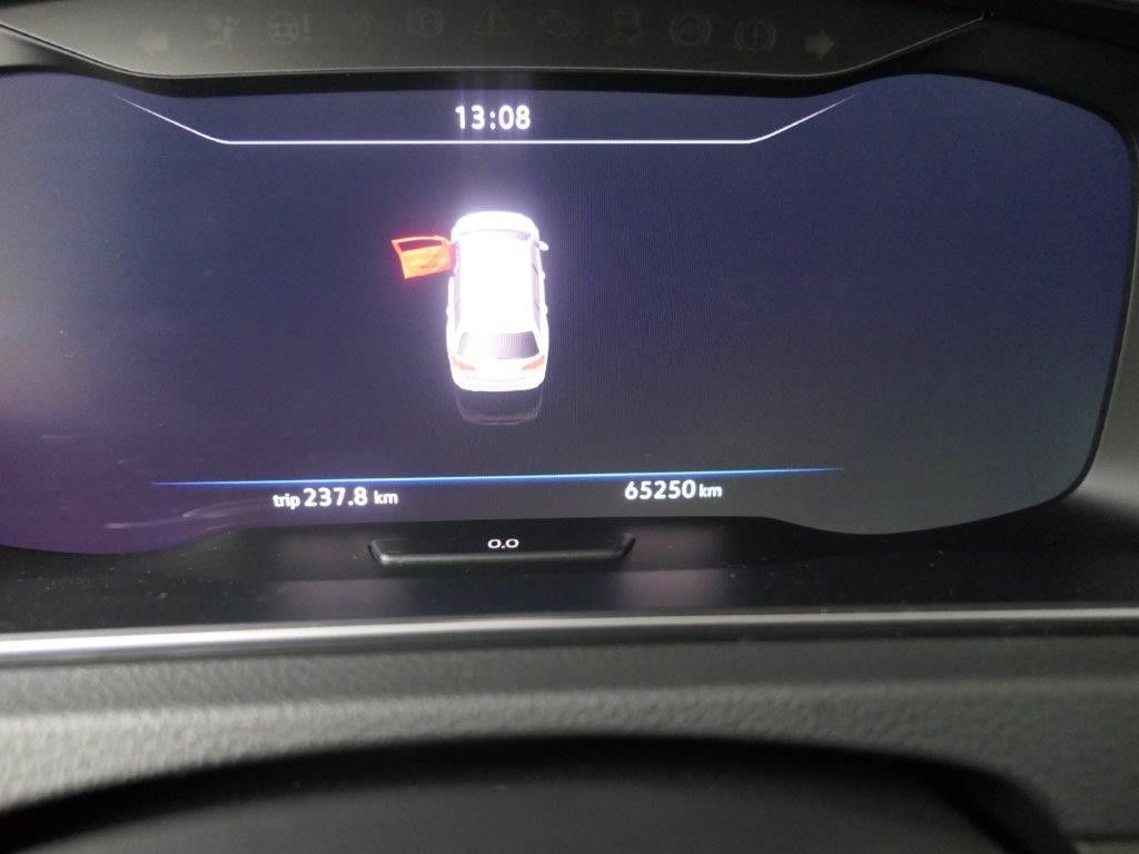 Fahrzeugabbildung Volkswagen Golf Variant 1.5 TSI DSG ACC Navi  DYNAUDIO