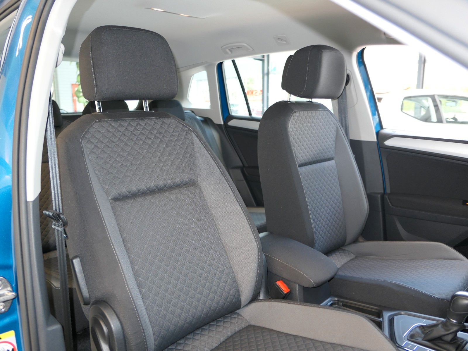 Fahrzeugabbildung Volkswagen Tiguan 2.0 TDI DSG*Navi + AppConnect*ACC*Alarm*