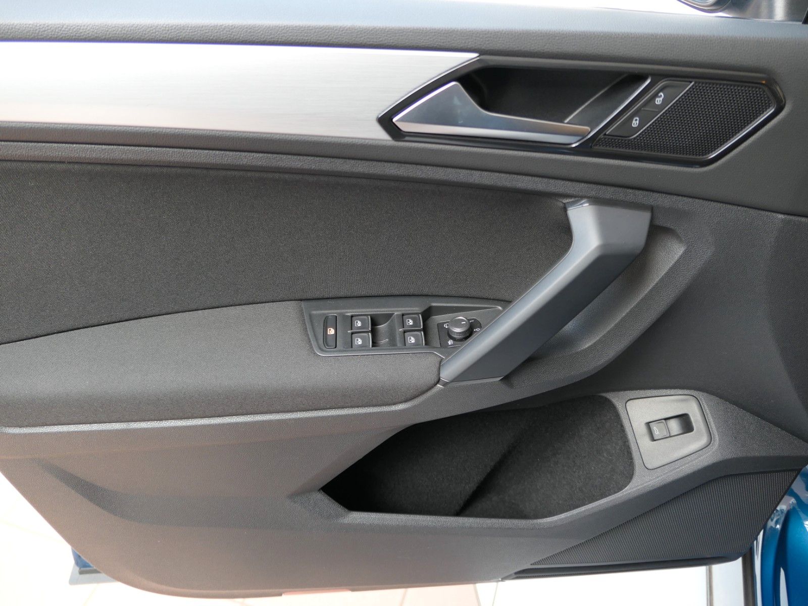 Fahrzeugabbildung Volkswagen Tiguan 2.0 TDI DSG*Navi + AppConnect*ACC*Alarm*
