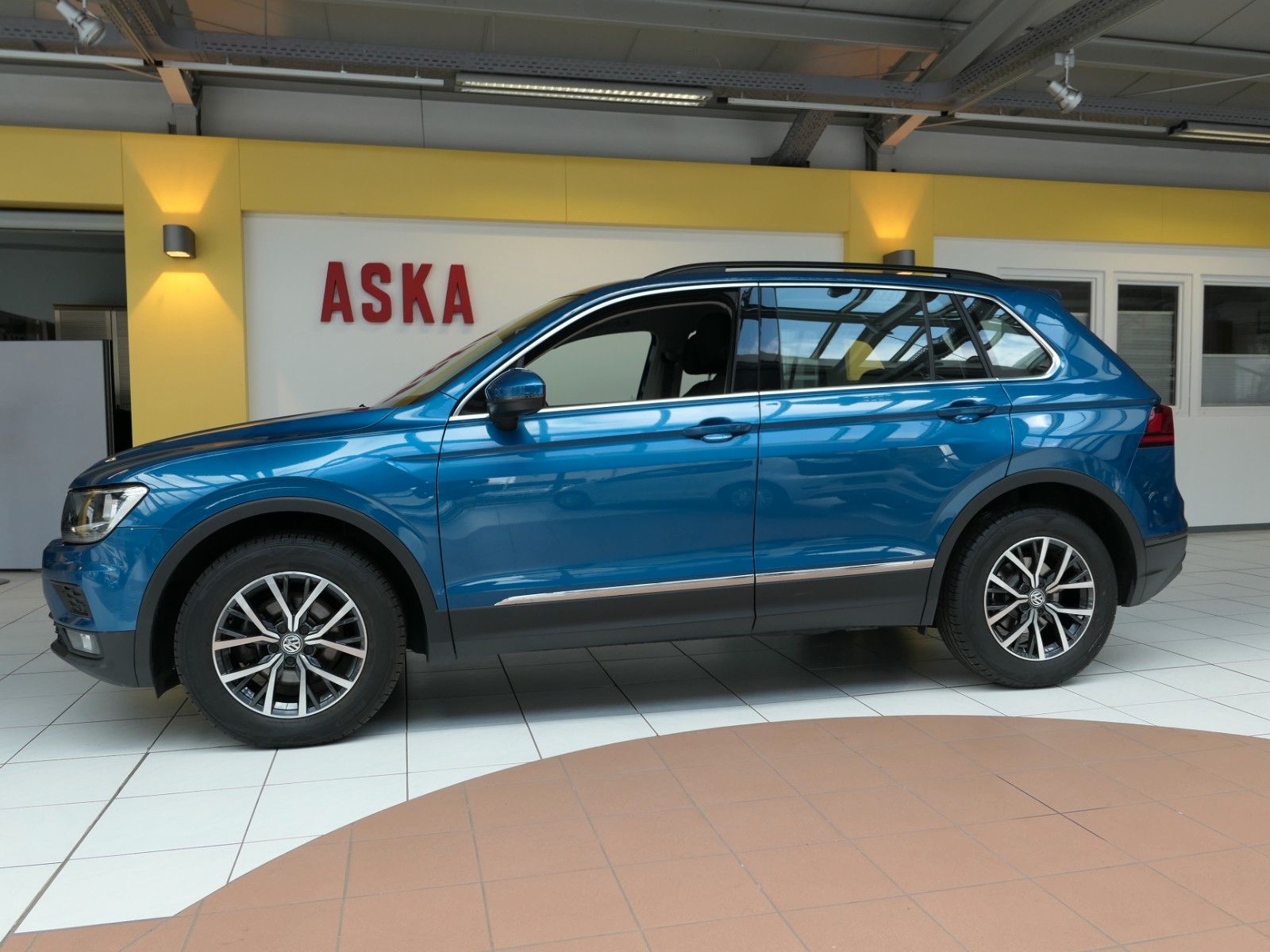 Fahrzeugabbildung Volkswagen Tiguan 2.0 TDI DSG*Navi + AppConnect*ACC*Alarm*